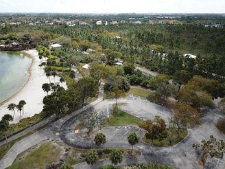 Área oeste con sus parques naturales y puntos de interés.