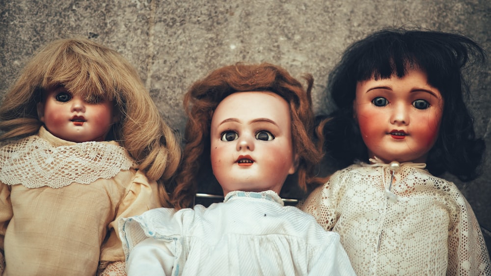 Tres muñecas de niña