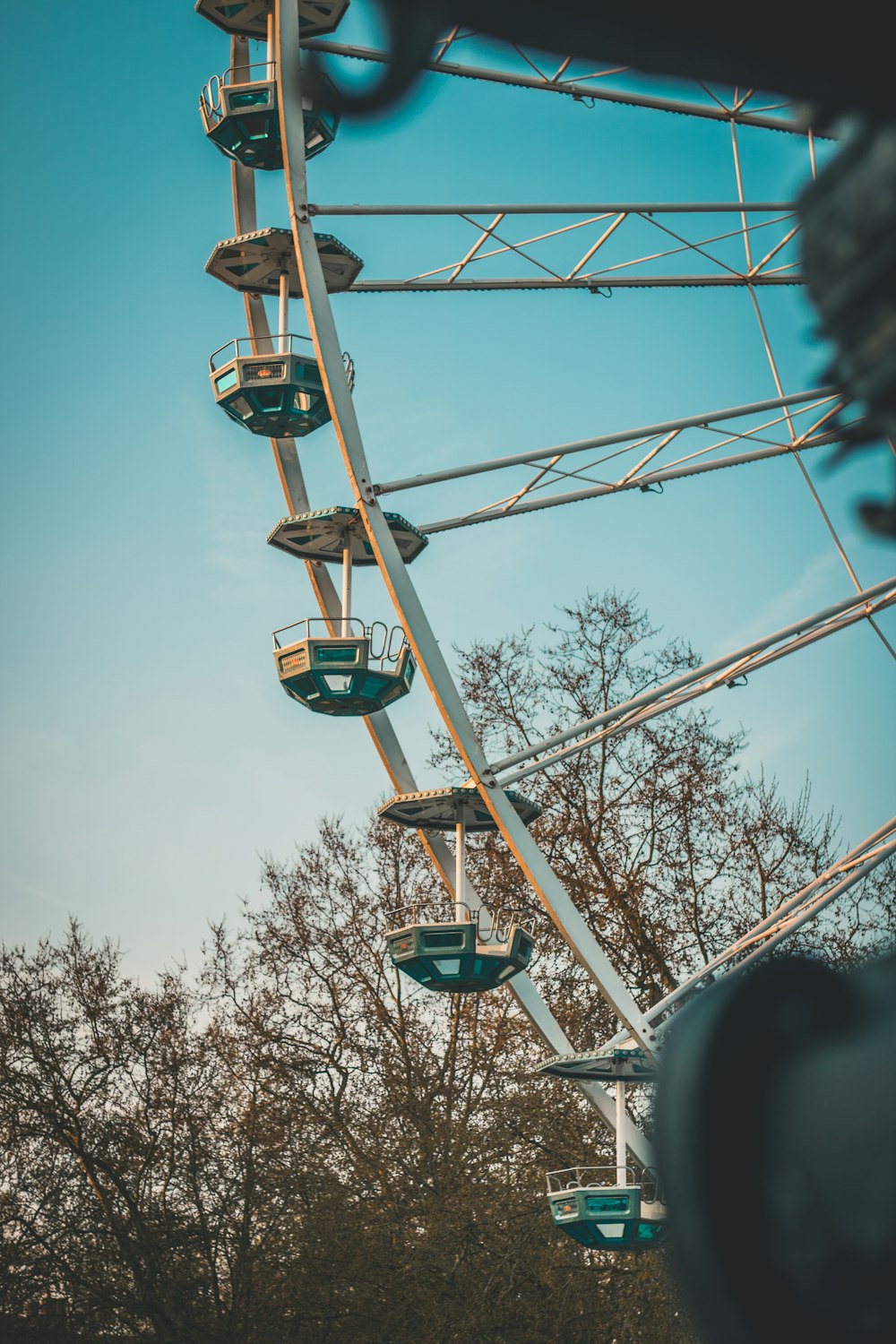 blue and gray ferris wheel