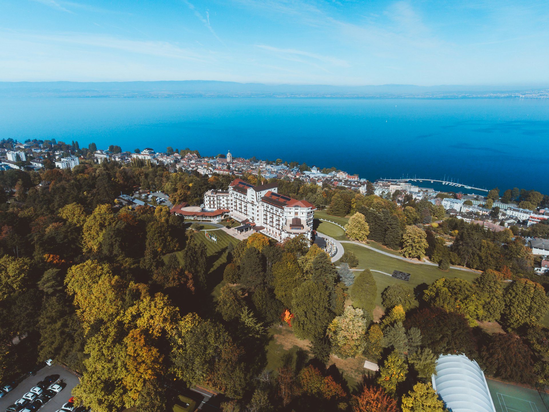Évian-les-Bains vue du ciel, au bord du Léman