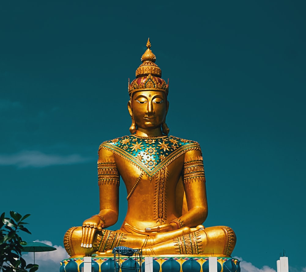 gold-colored Buddha statue