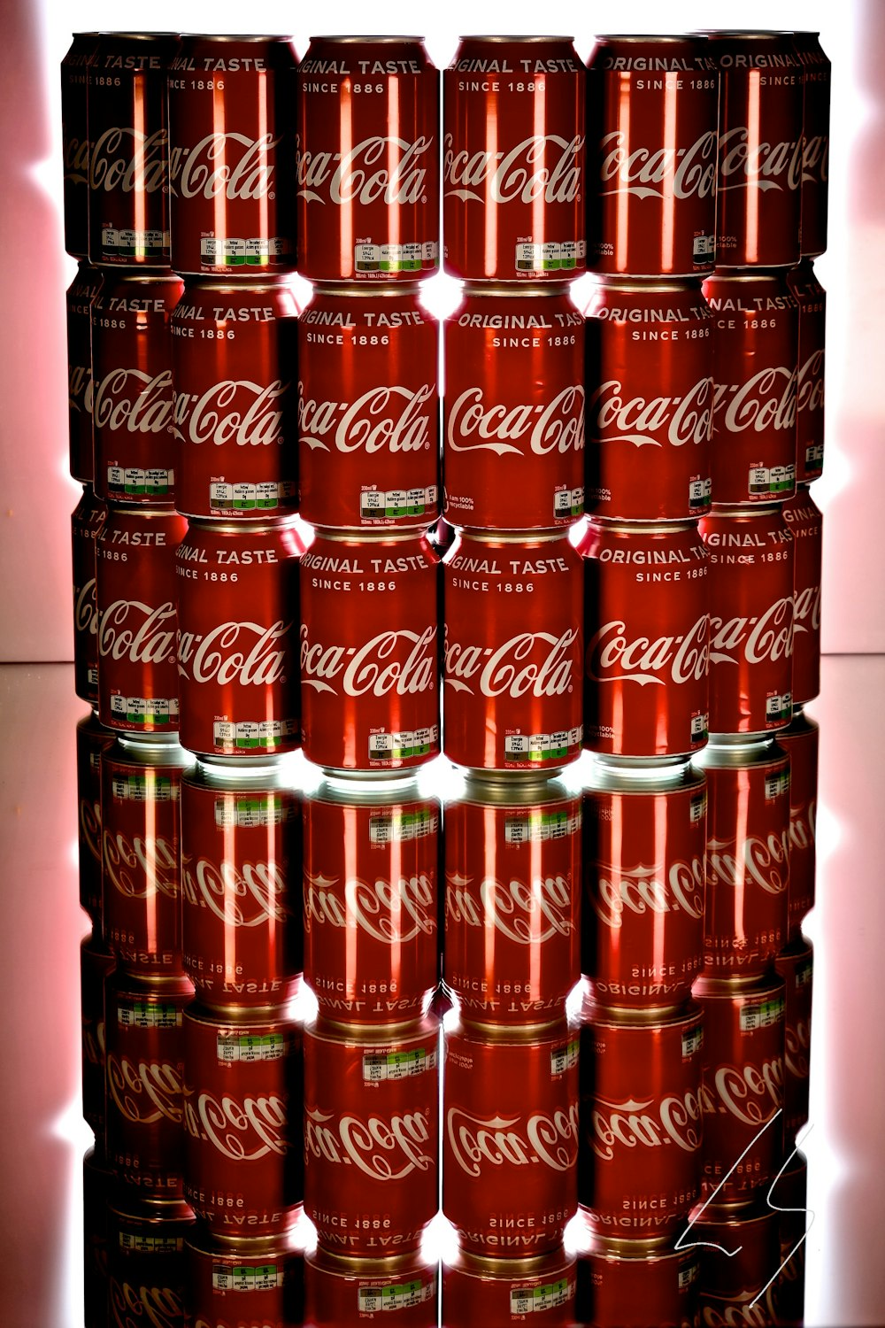 Coca-Cola soda can lot