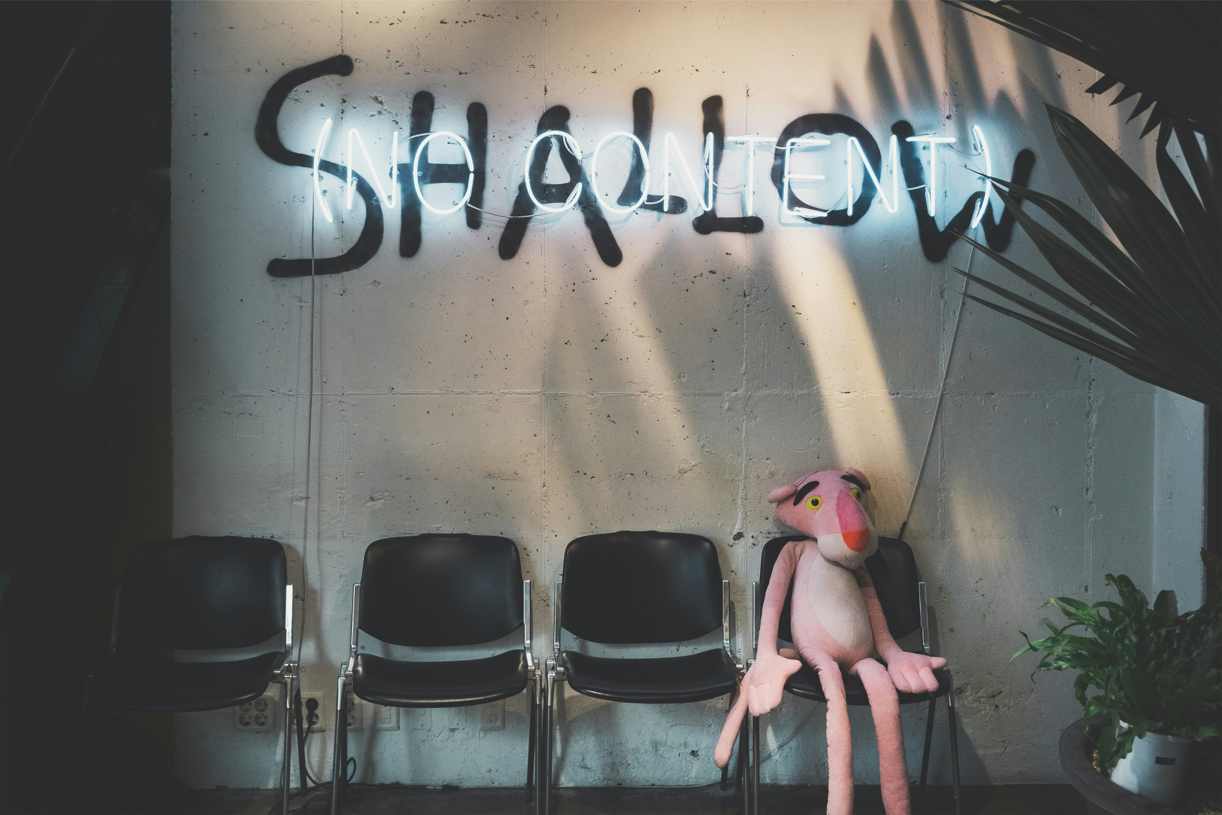 black and white bed linen