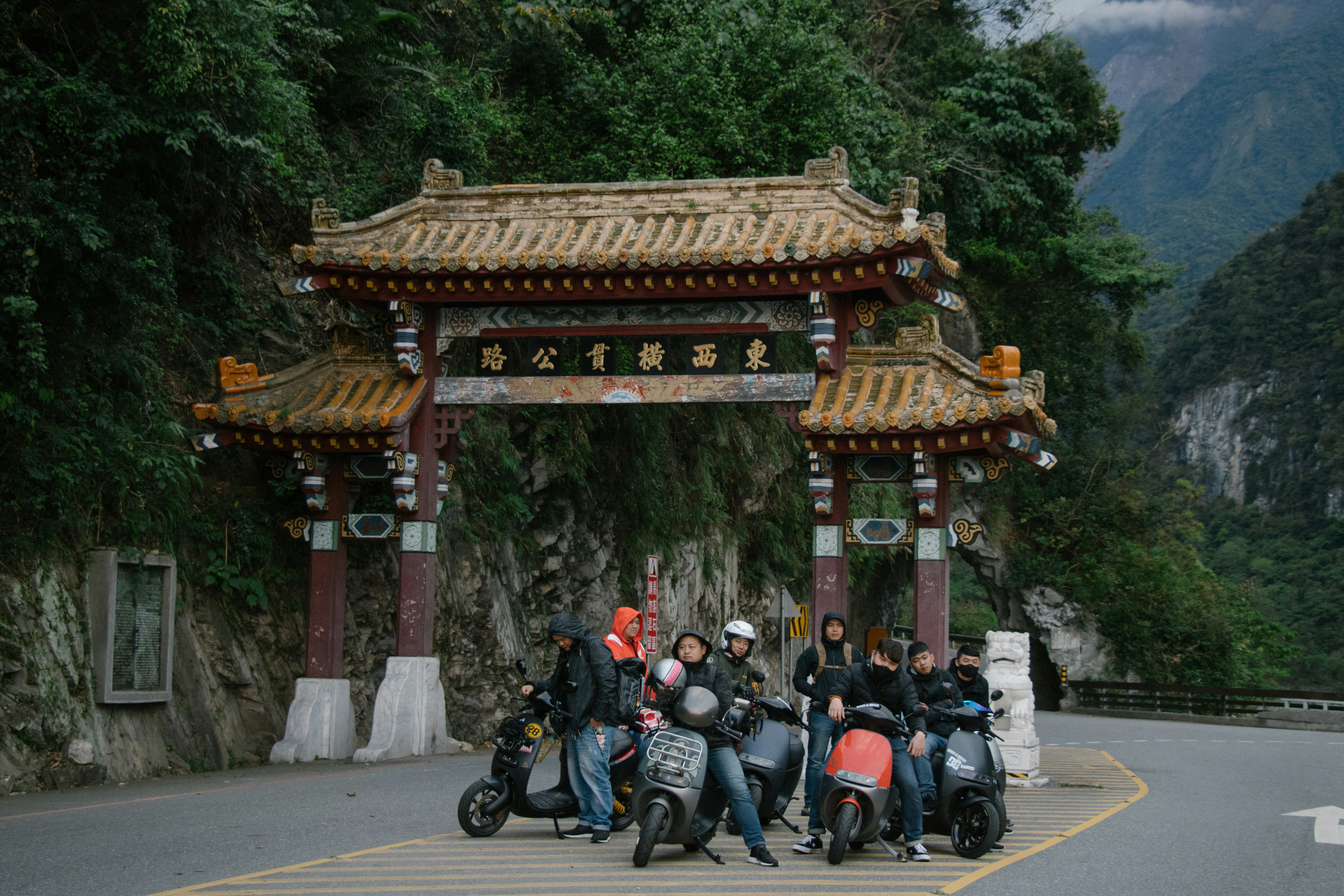漠河旅游包车哈尔滨接送