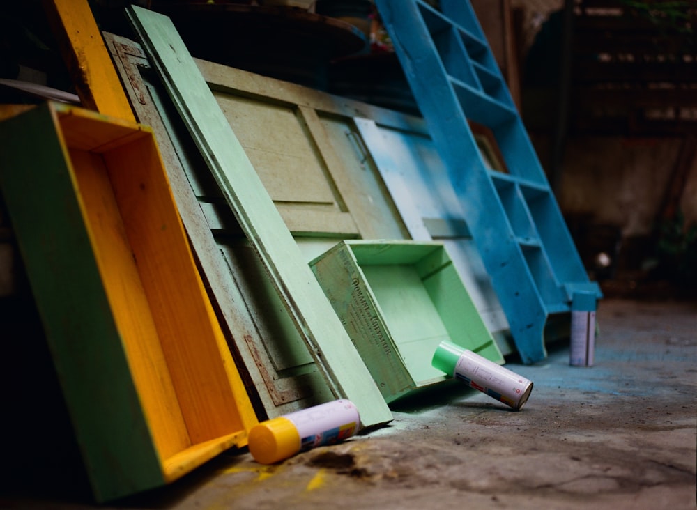 shallow focus photo of green wooden crate