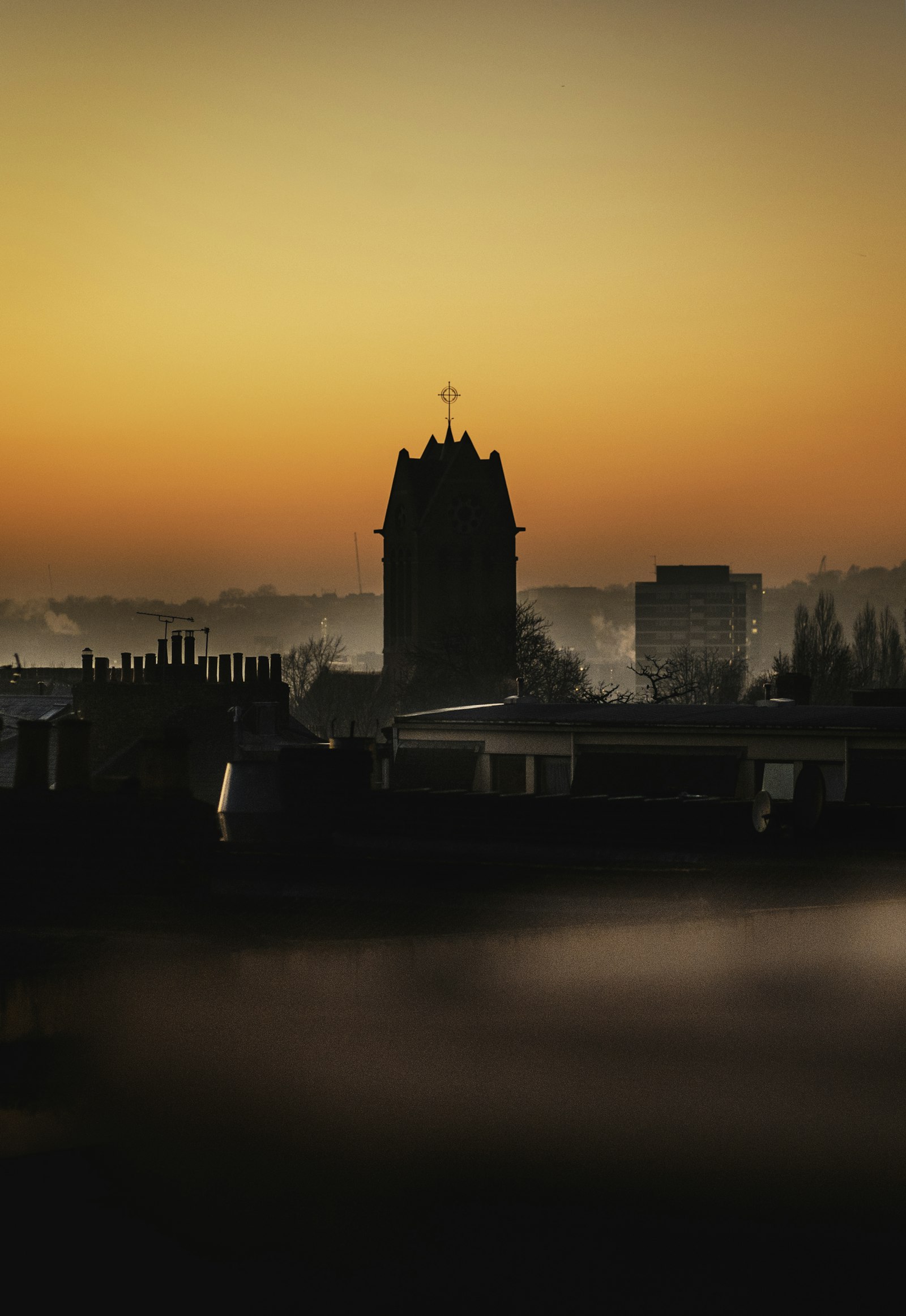 Canon EOS-1D X Mark II + Canon EF 85mm F1.8 USM sample photo. Silhouette of highrise builing photography