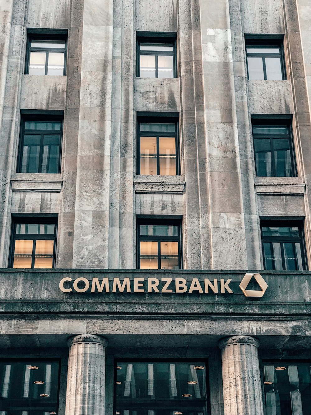 Commerxbank establishment