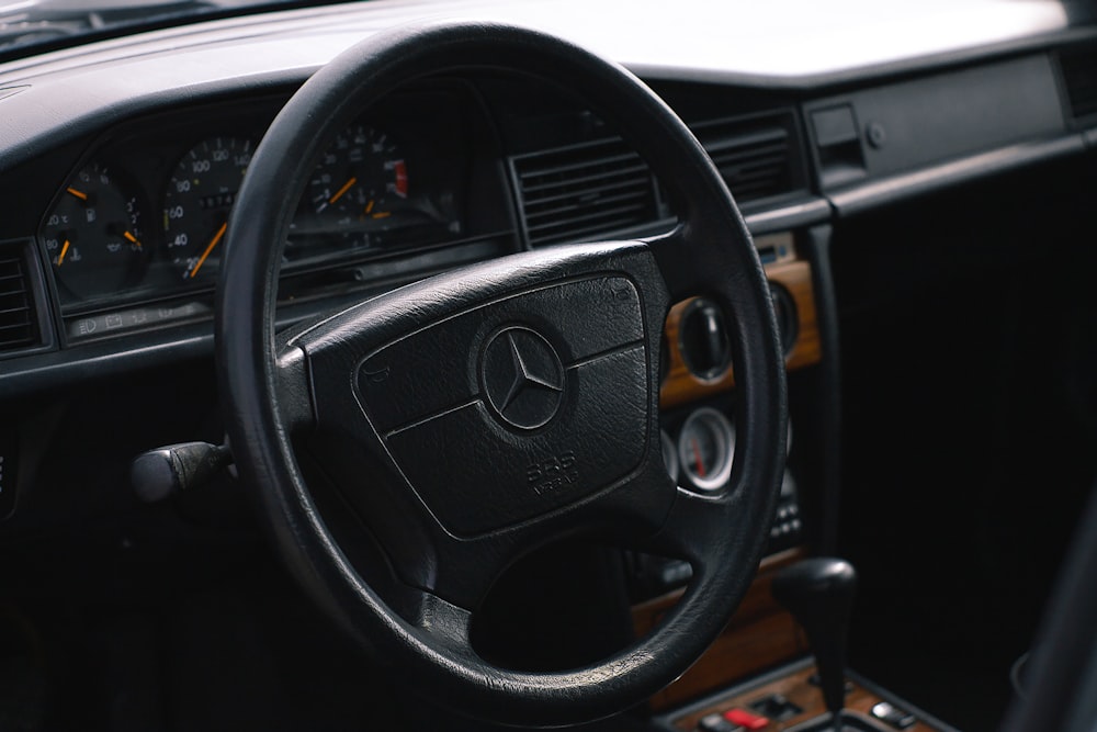 black mercedes benz steering wheel