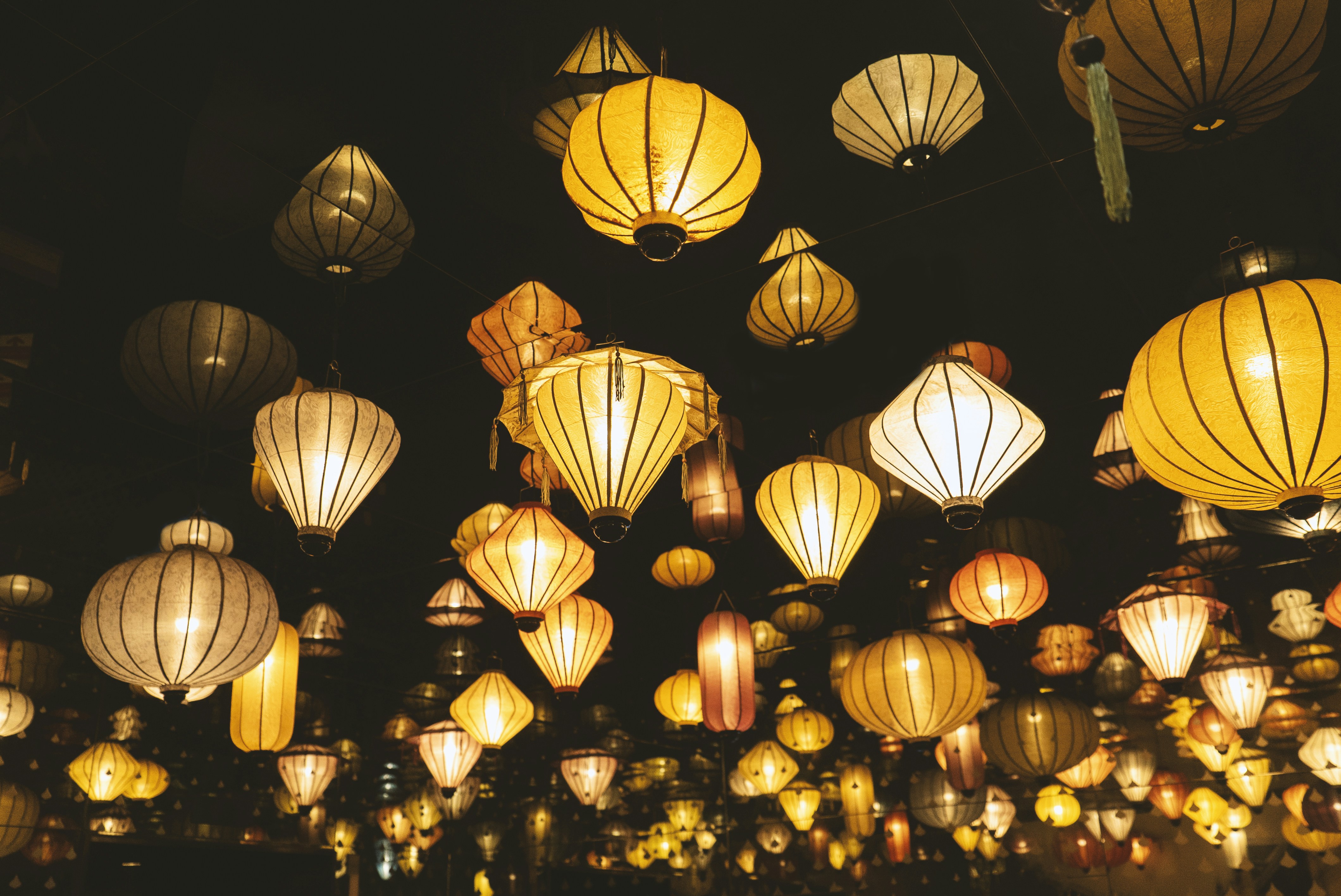 floating lanterns in Chiang Mai - best place for solo trip in world