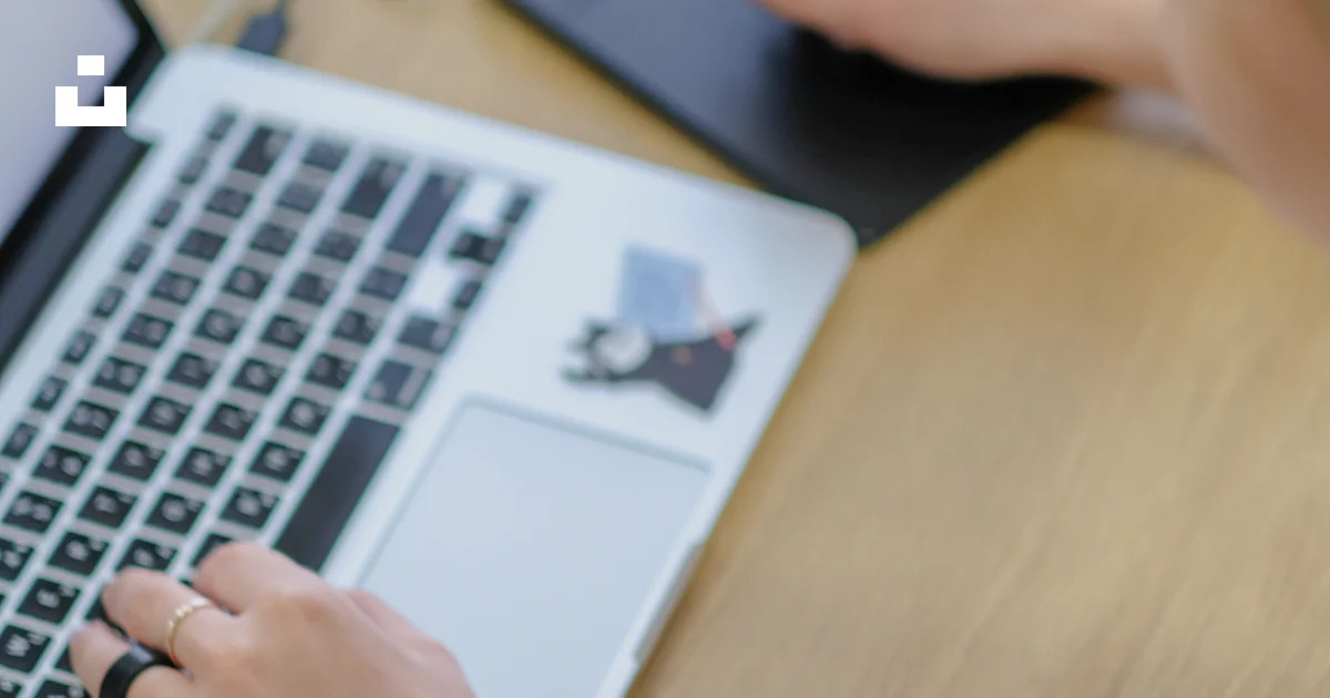 Unsplash Main Using Computer Person using MacBook photo – Free Laptop Image on Unsplash