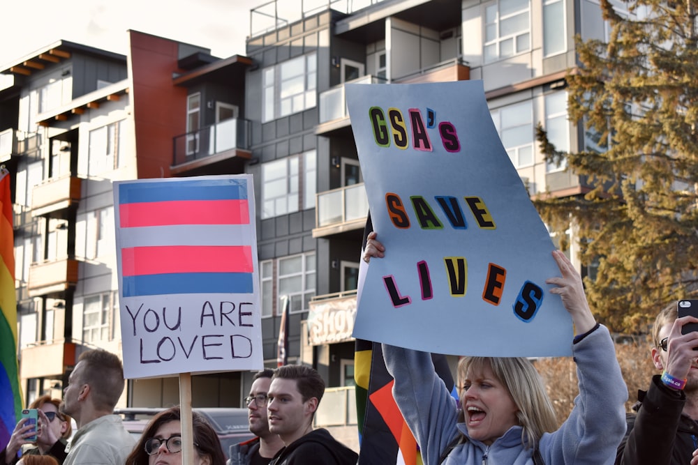 woman carrying signage with GSA's Save Lives