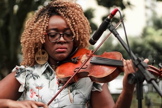 black woman playing violin