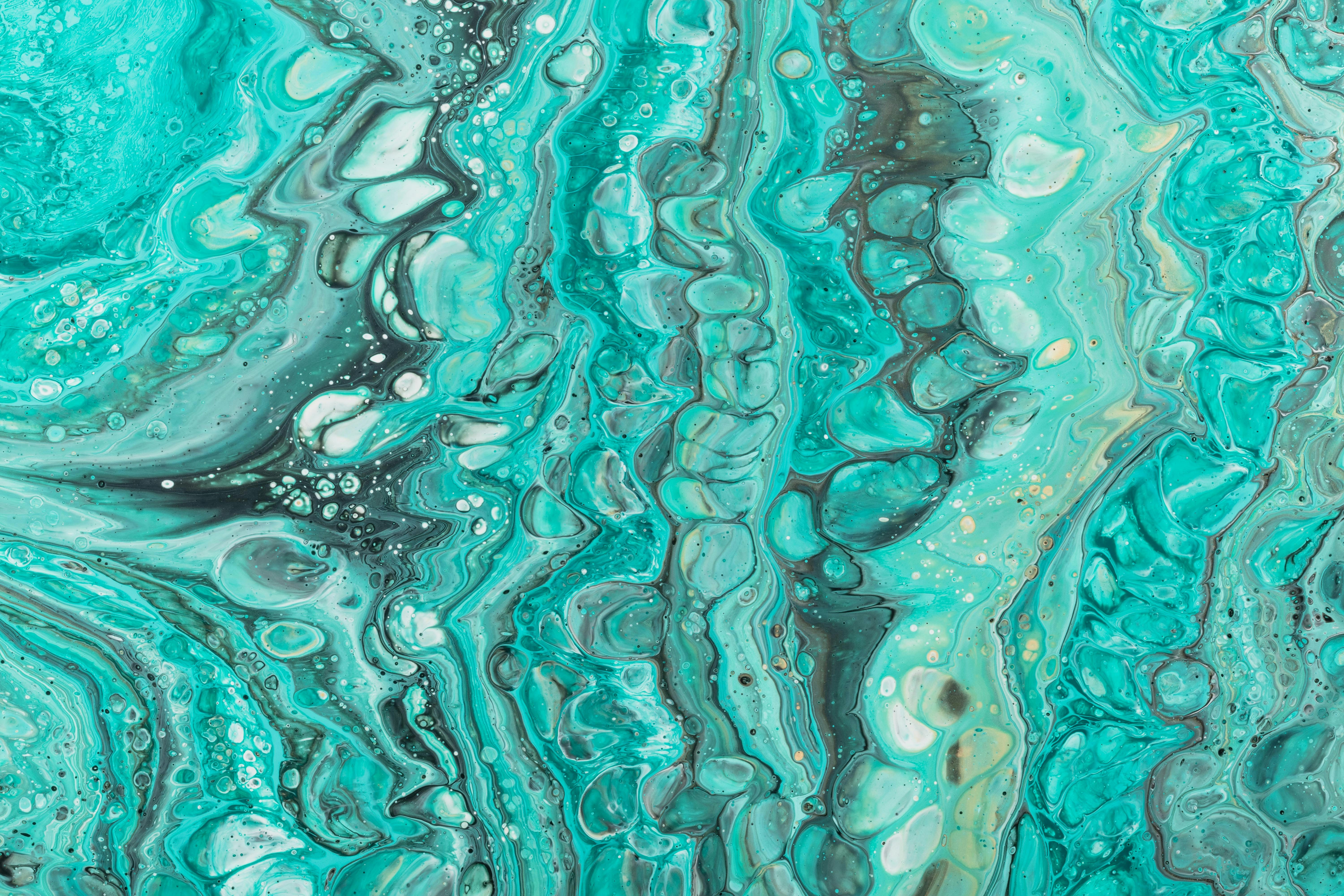 Teal is very popular in many online acrylic projects. So I went to this shop downtown that turned out to be a mine of acrylic paint. I mixed different shades of green and teal and got this marble-like pattern.