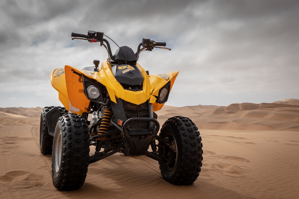 ATV amarillo y negro