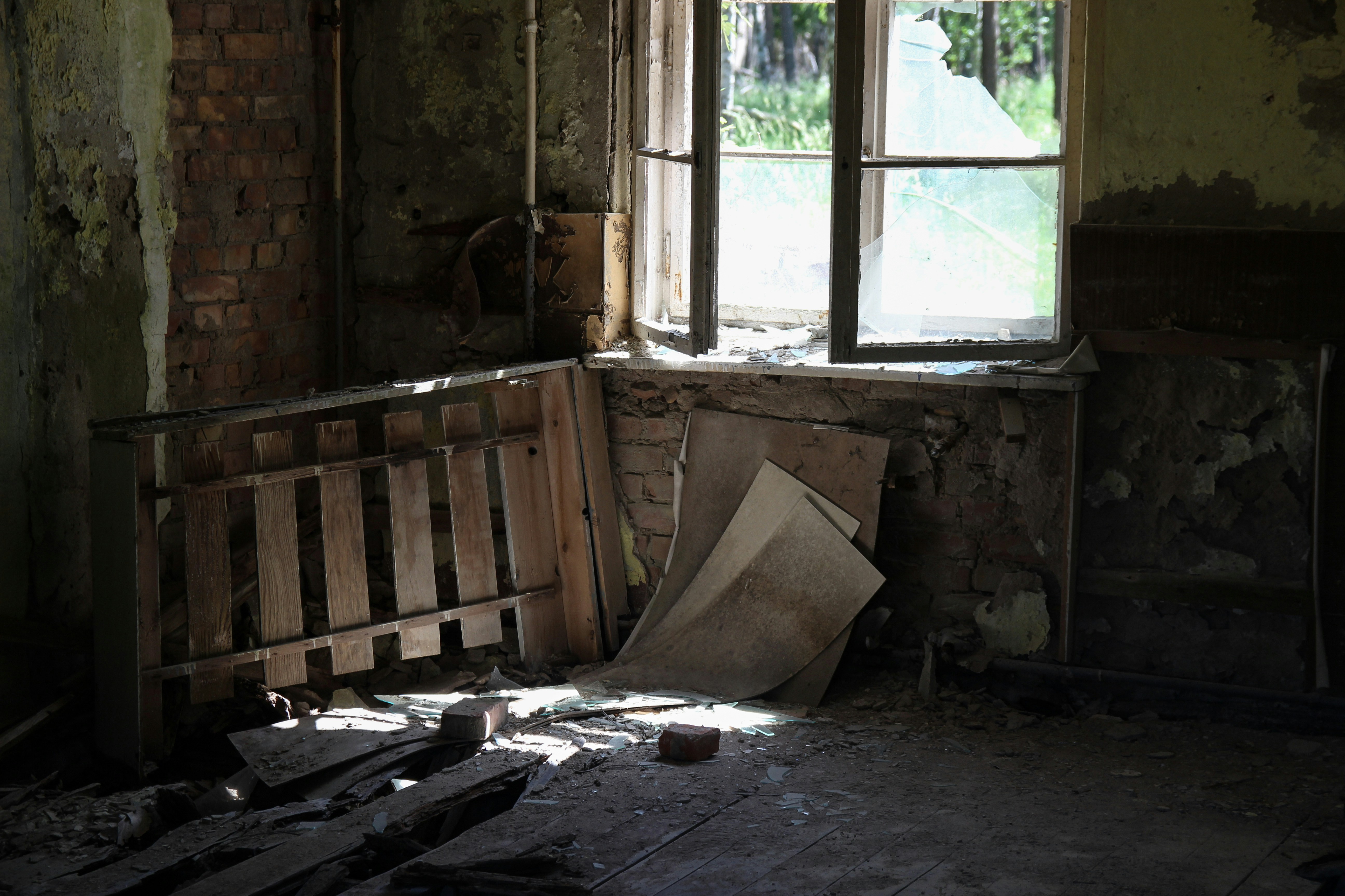Brown Wooden Board Inside Abandoned House Photo Free Vogelsang Image On Unsplash