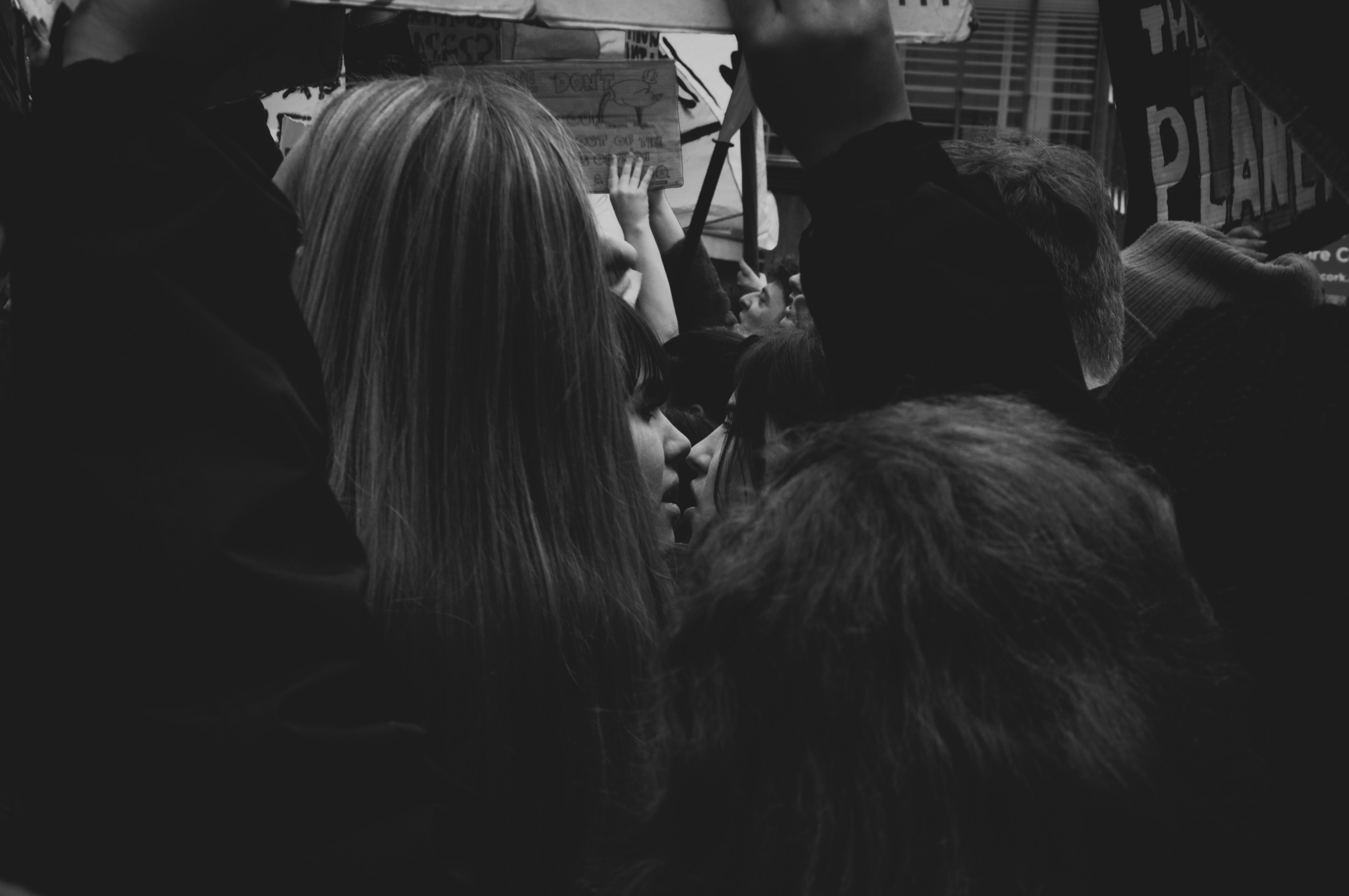 A professional speaker presenting to a group of people who are looking at their phones and showing signs of boredom and disinterest.