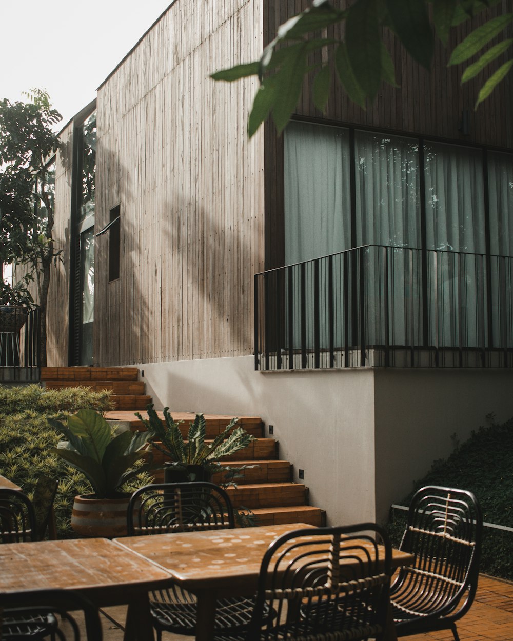 patio set near plants