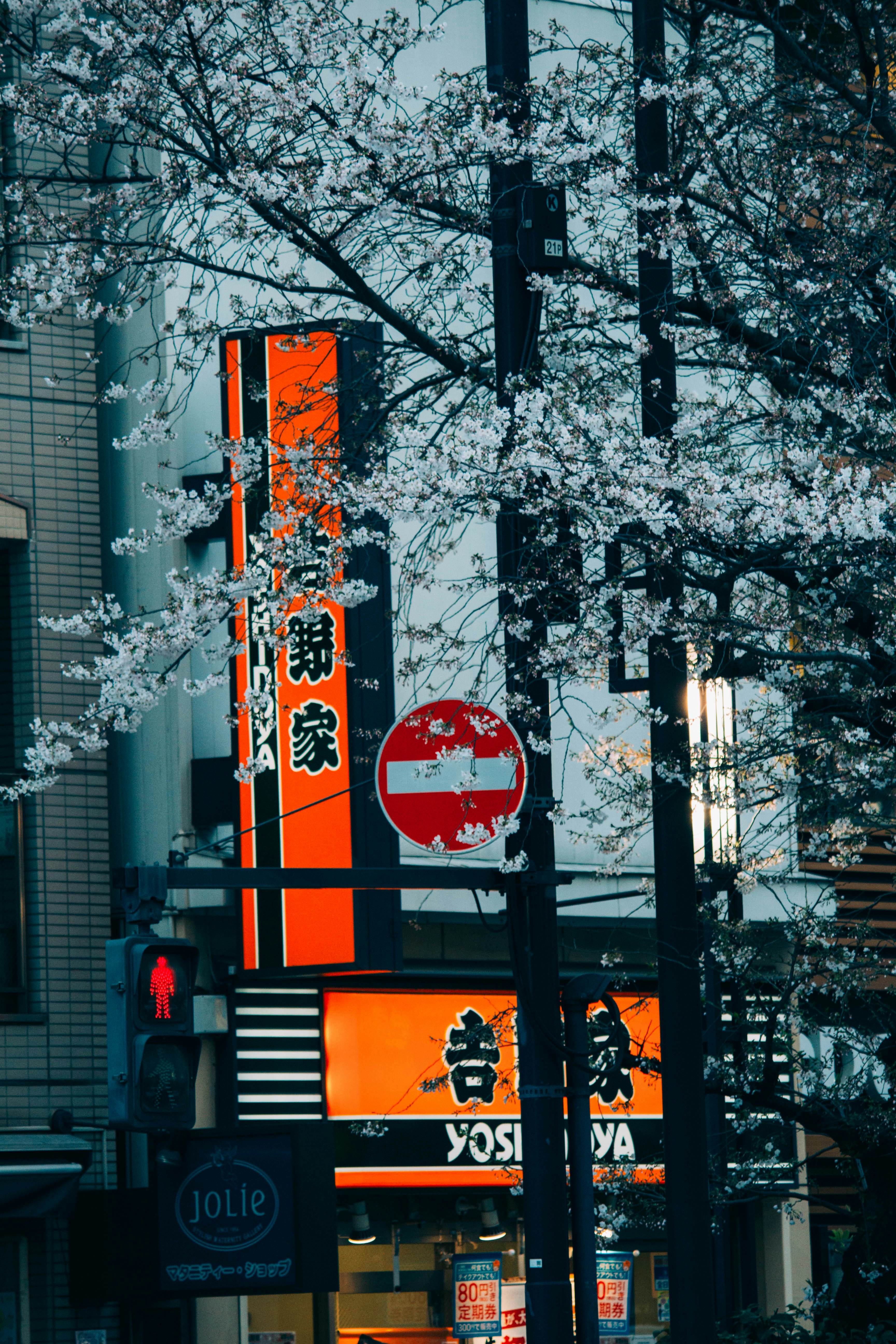 江苏无锡新增39名阳性人员，疫情防控形势严峻，全民共筑安全防线 江苏无锡新增39名阳性人员