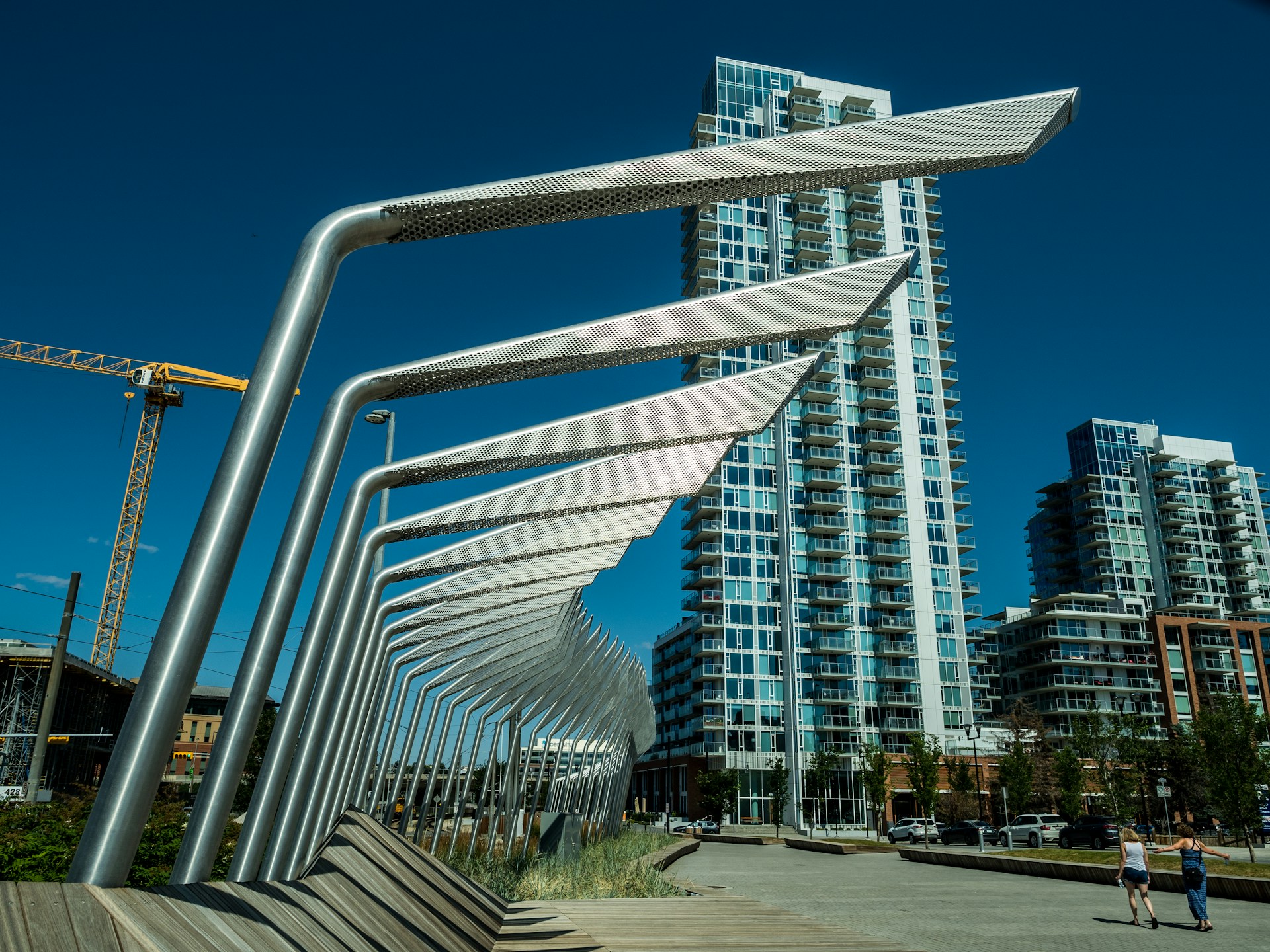 gray computer monitor