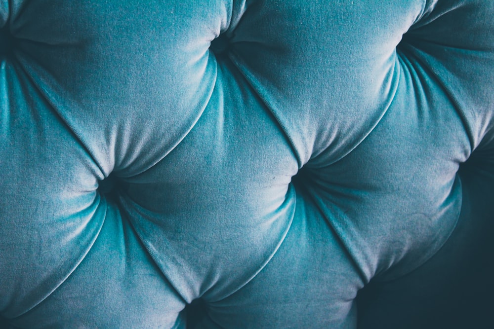 colchón azul capitoné