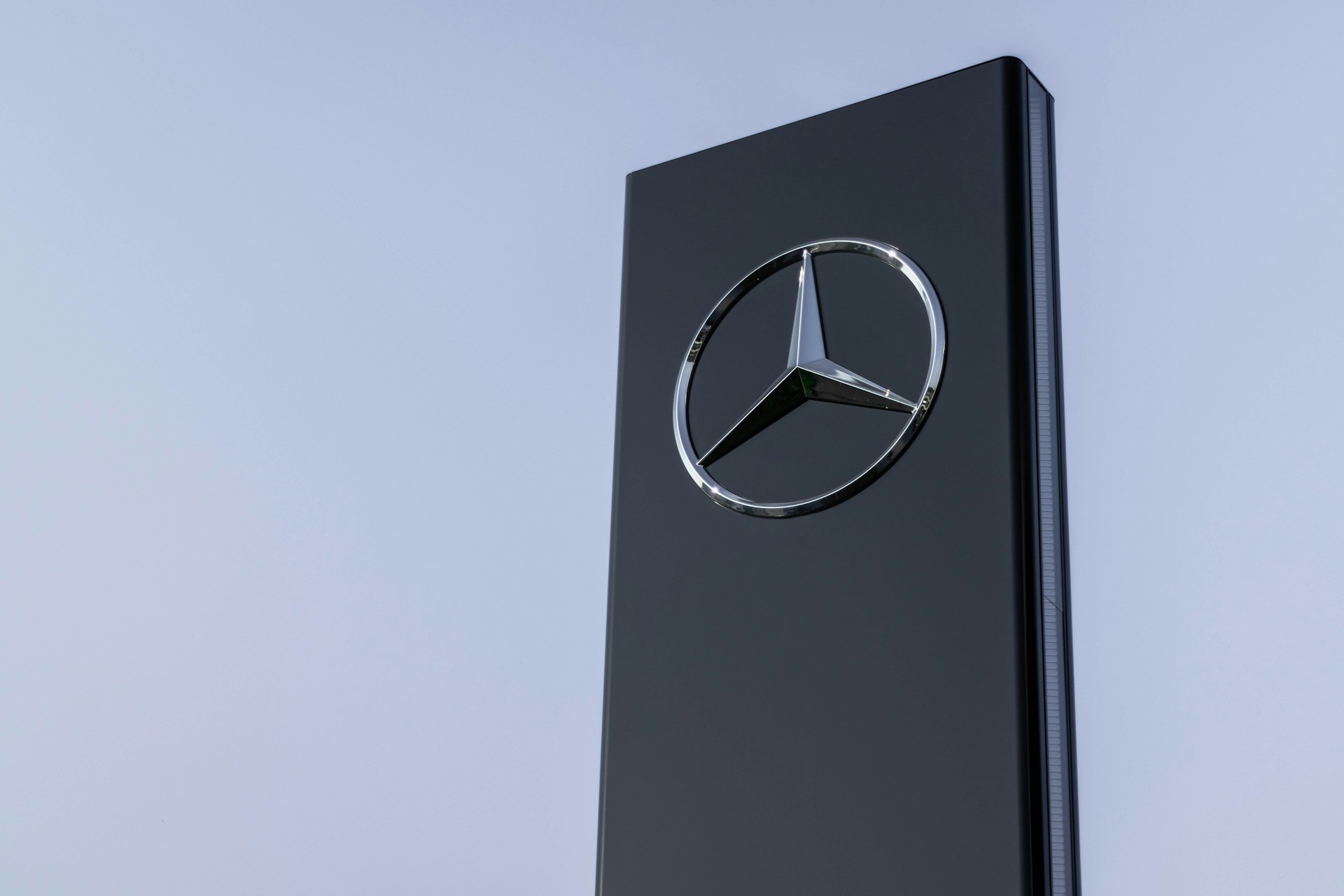 Mitsubishi emblem