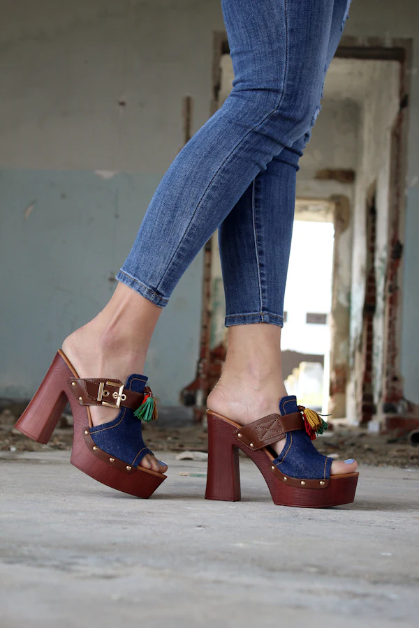 Sandales plates en cuir marron