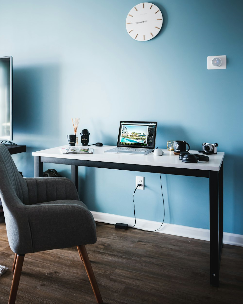 white wooden desk