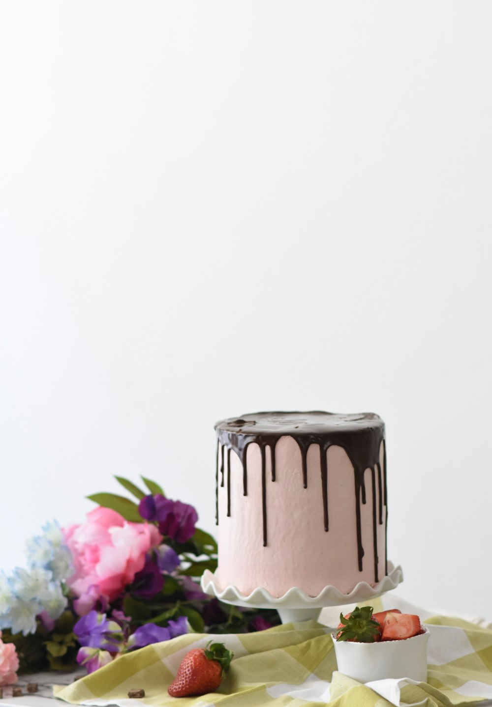 round whipped-cream cake