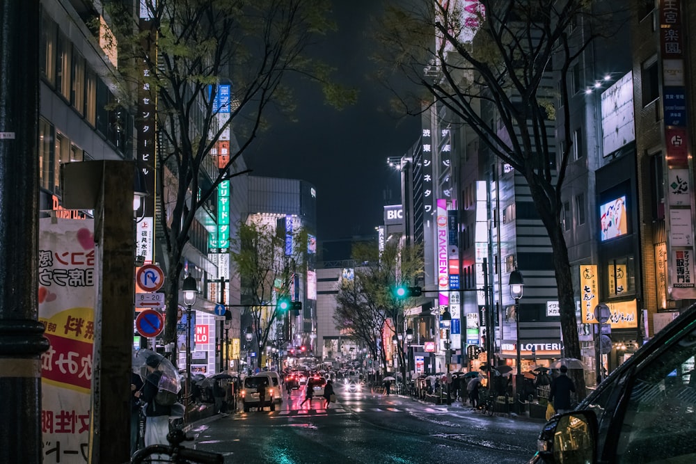 昼間のコンクリート造りの建物