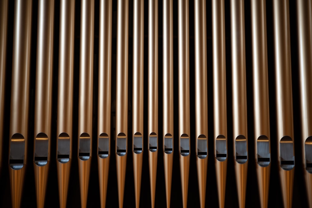 a close up view of a pipe organ