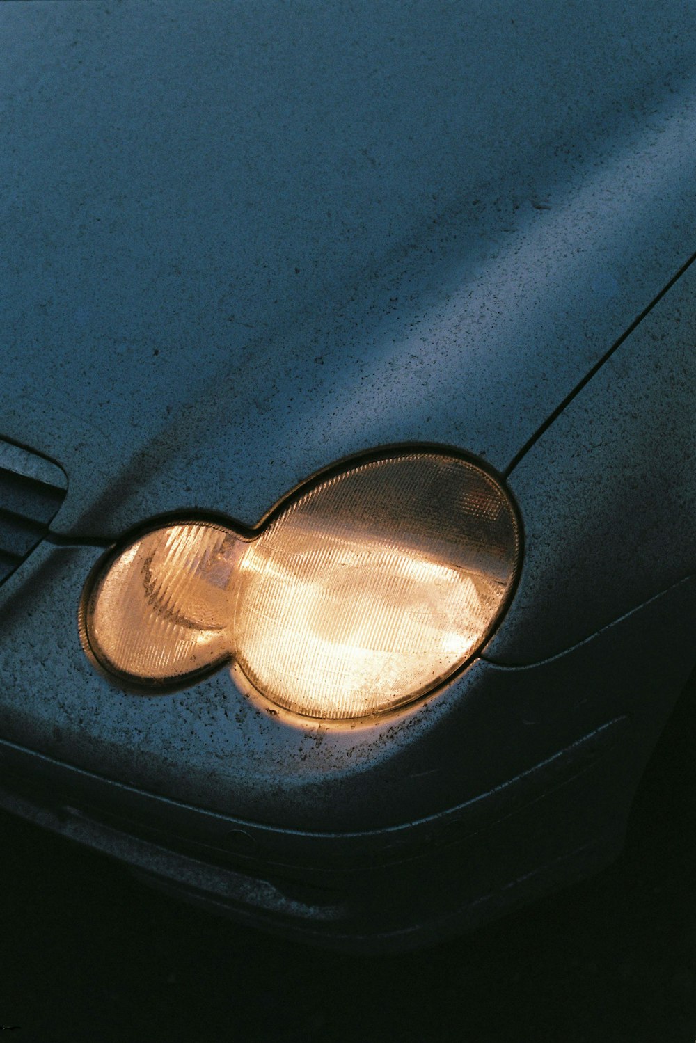 close-up photography of vehicle's headlight