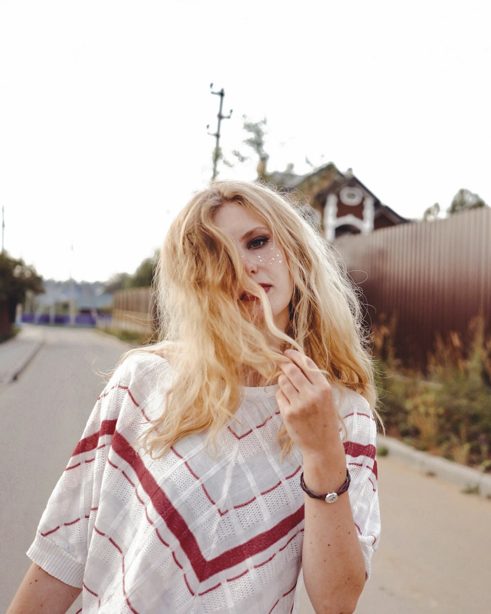 woman wearing white and red shirt