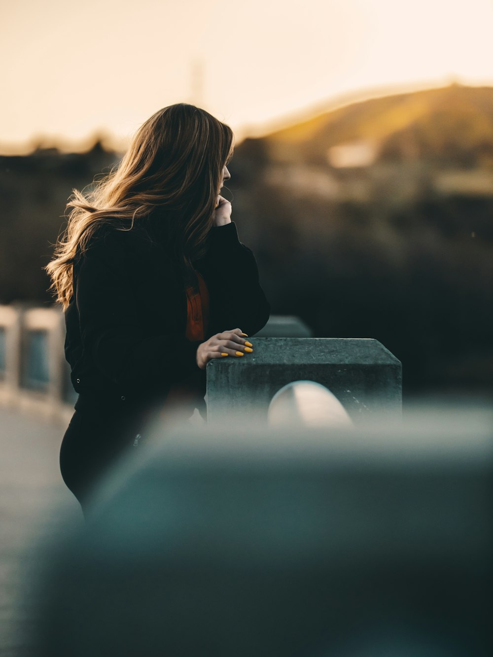 woman standing and looking her left side