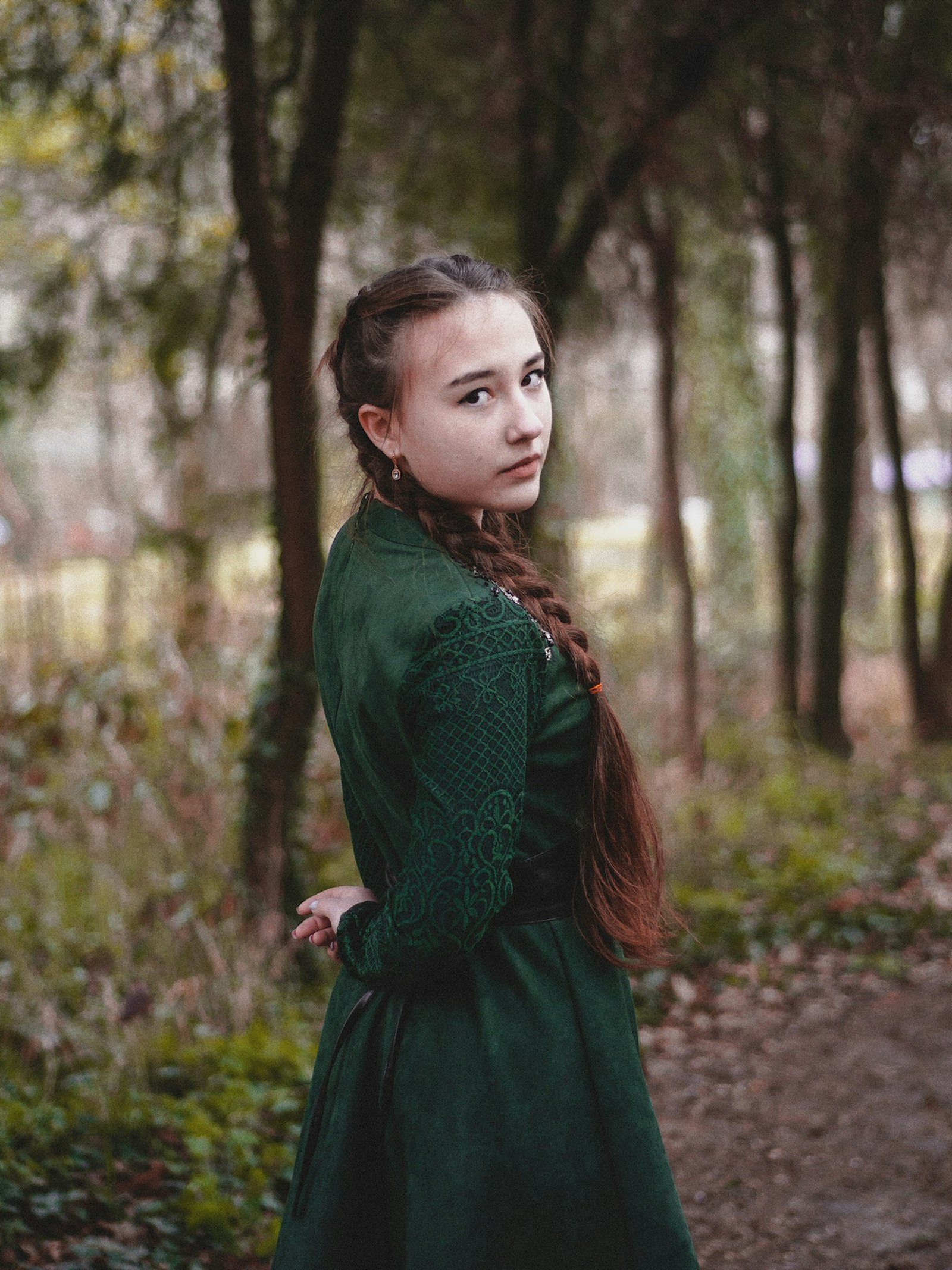 Nikon D5000 + Nikon AF Nikkor 50mm F1.8D sample photo. Woman in green dress photography