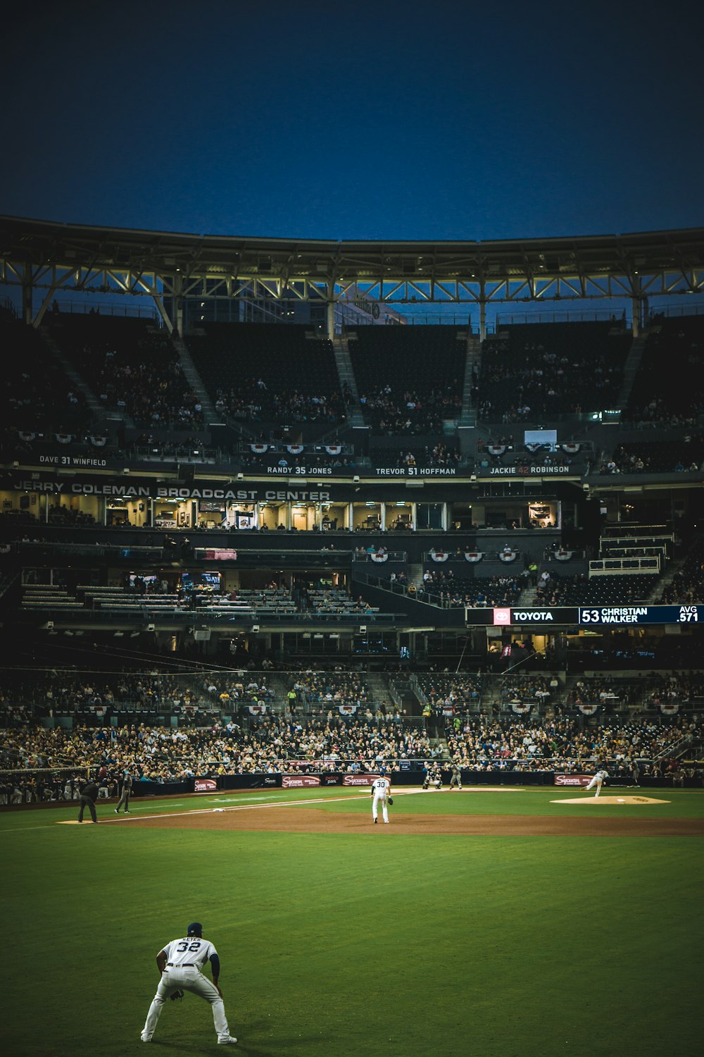 Grupo de personas de béisbol en el estadio