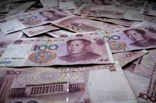 Overlapping Chinese 100-yuan banknotes