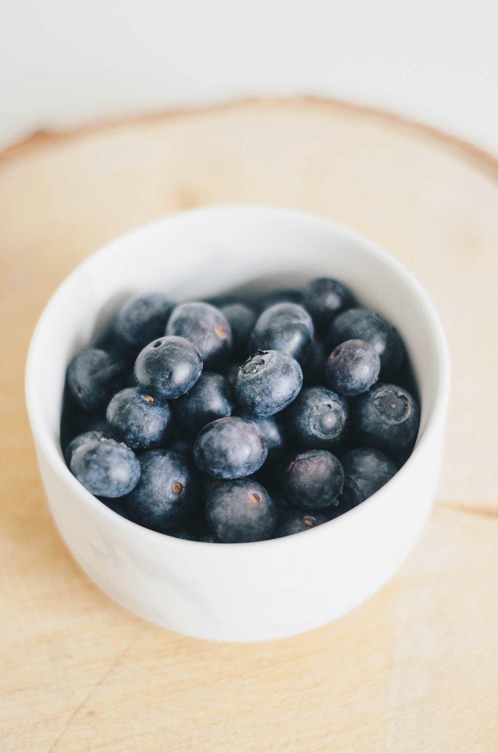 bowl of blueberry fruits