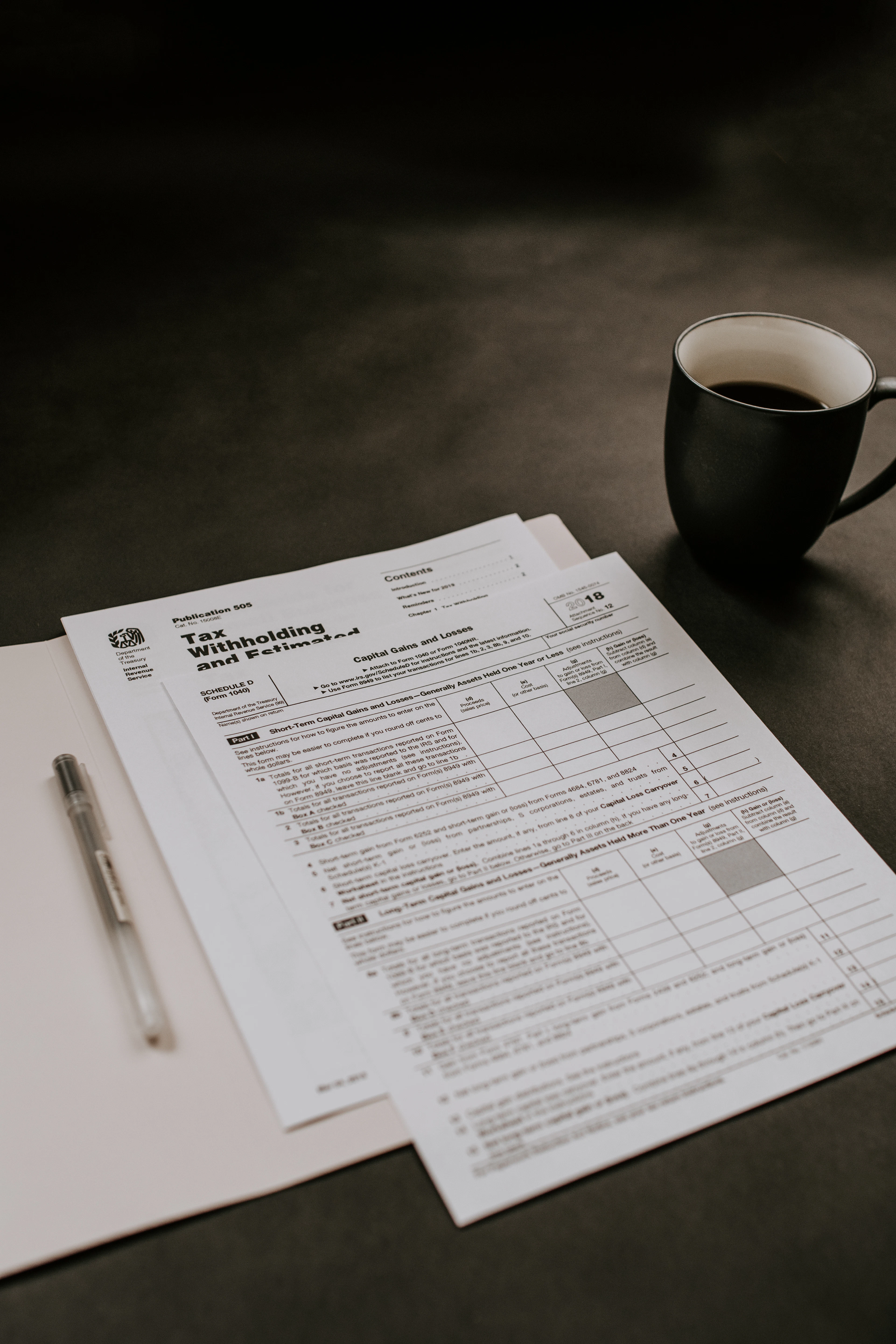 Financial accounting support with reports and calculations