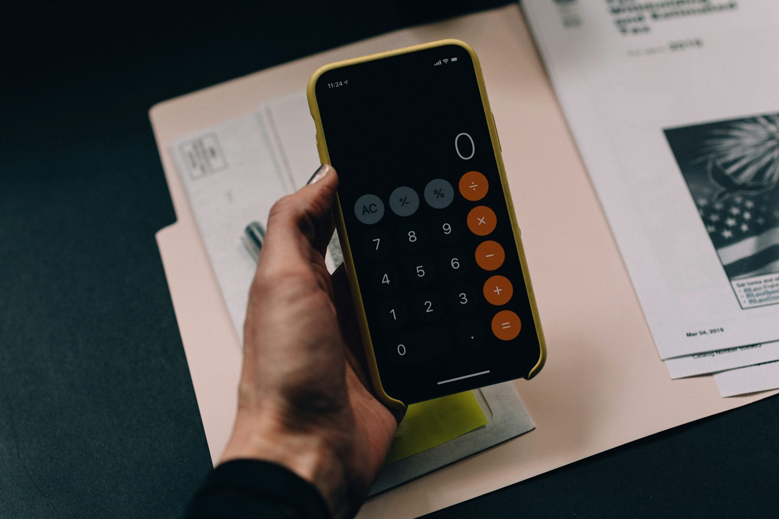 Budgeting a $2,000 monthly salary with envelopes and a calculator