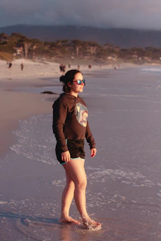 women's black pullover hoodie
