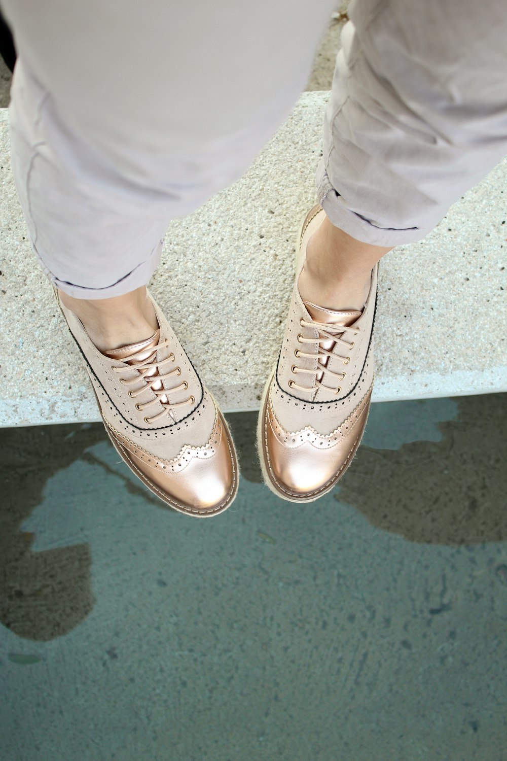 Man in gold leather wingtip shoes photo – Free Thessaloniki Image on  Unsplash