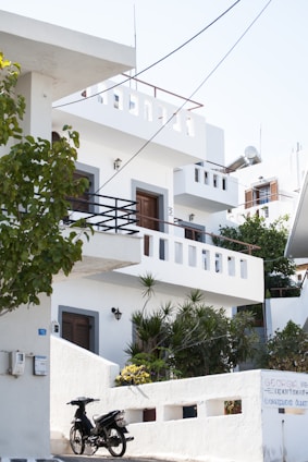 Bright ladies' PG with secure entry and cozy rooms near Whitefield shopping.