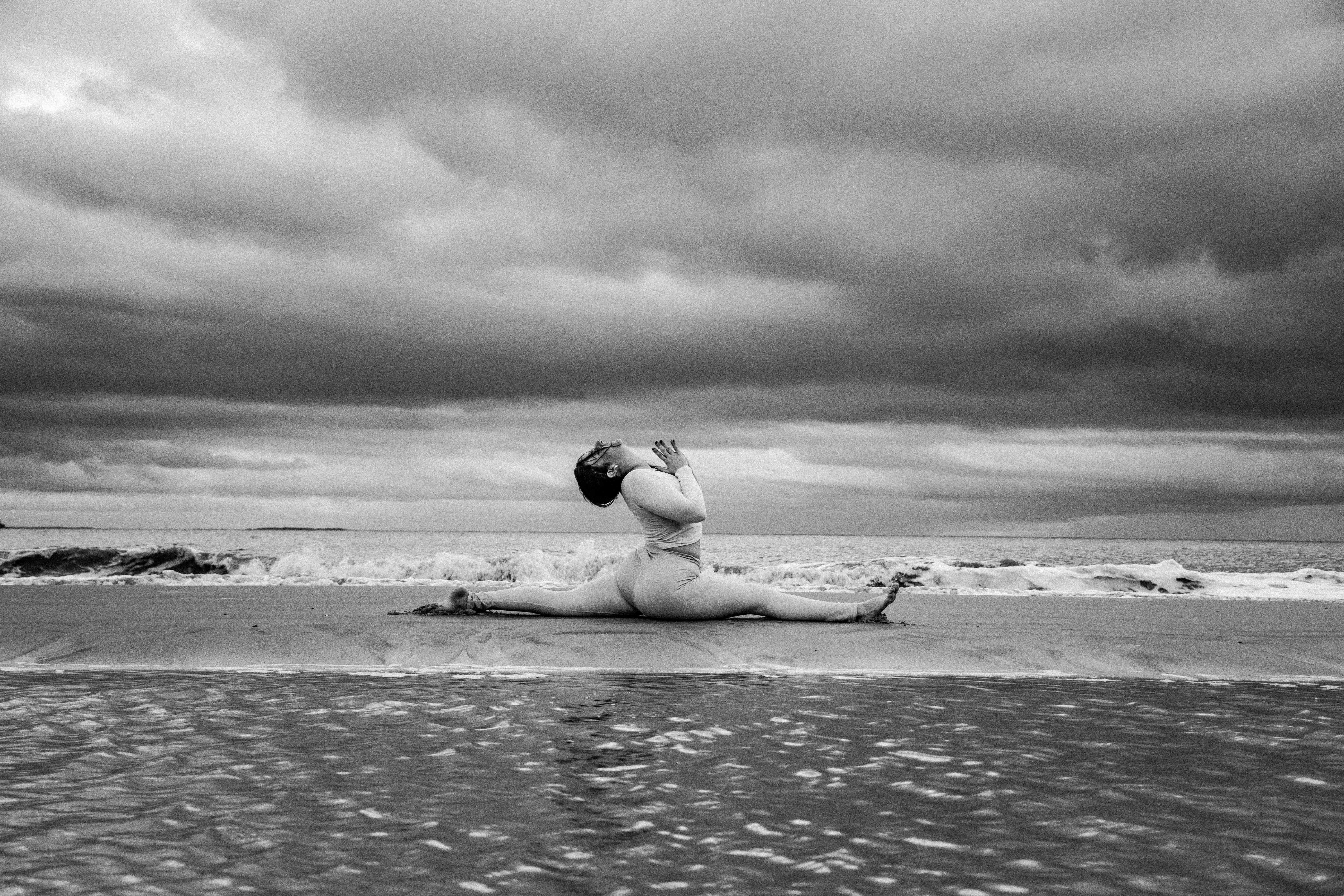 person splitting on seashore