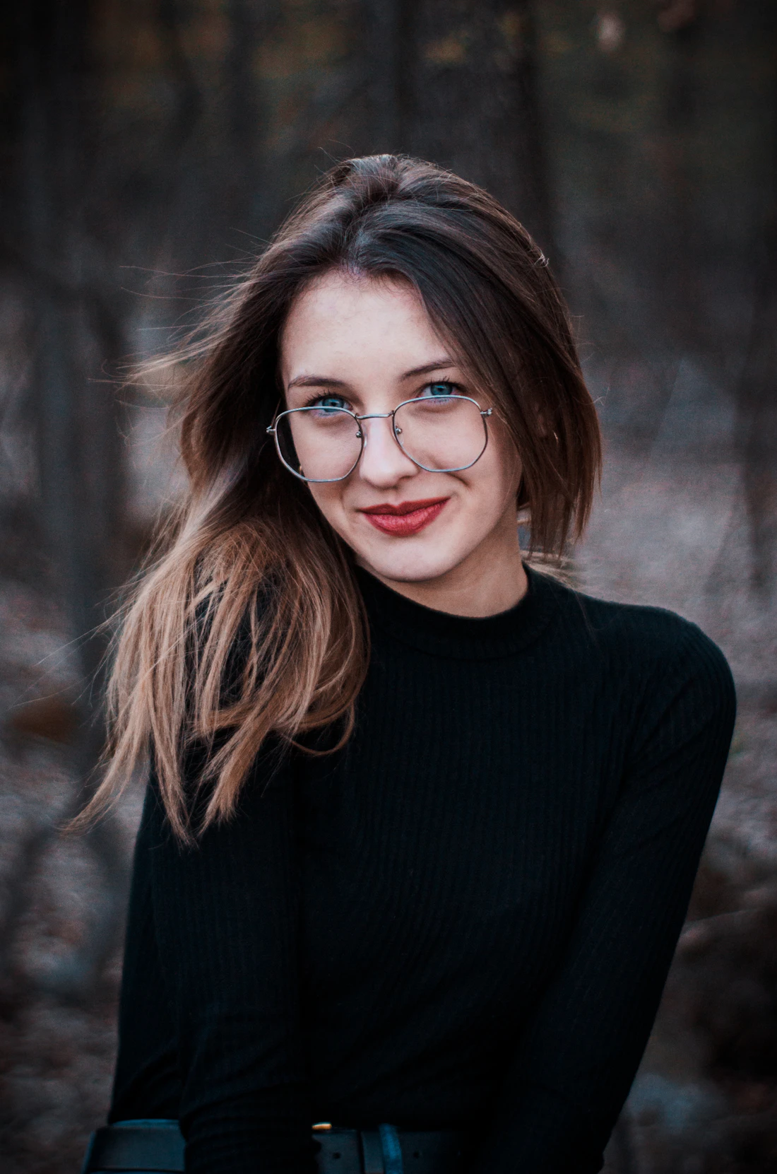 Wearer in frameless eyewear outdoors