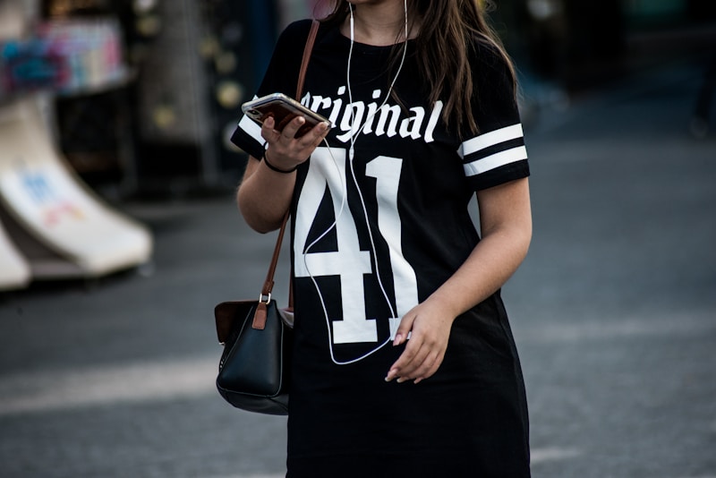 Casual babe i sort topp