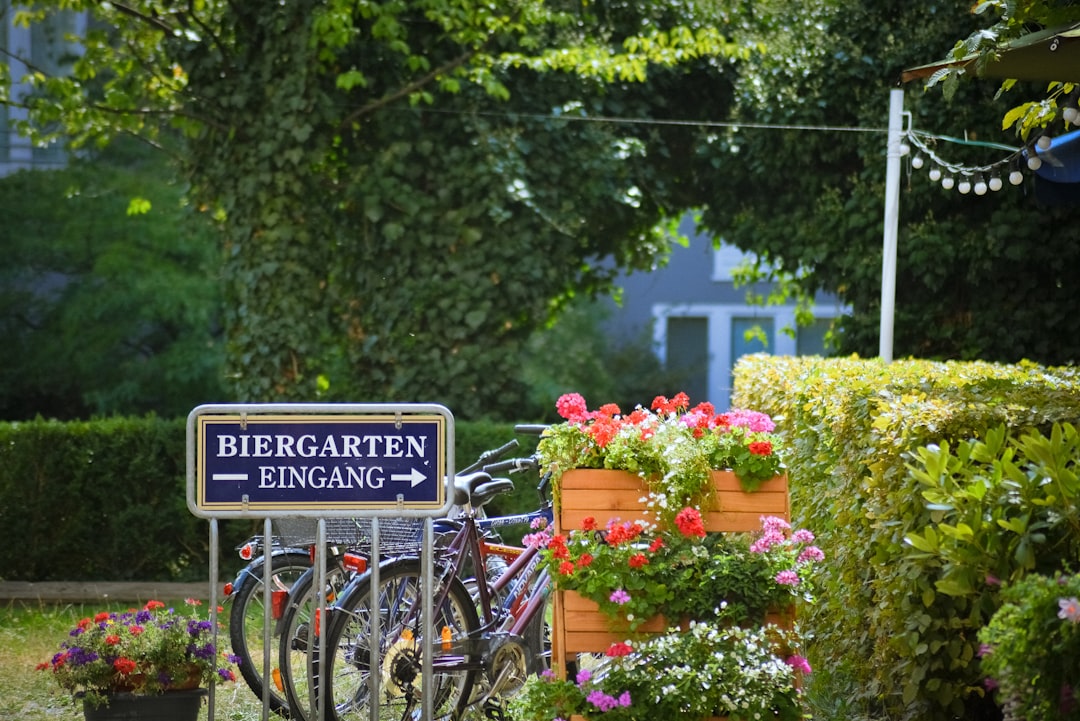Biergarten Eingang signage,