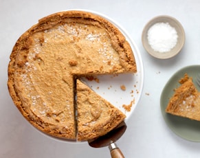 pie on cake stand