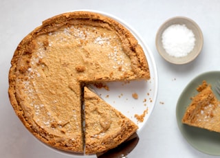 pie on cake stand