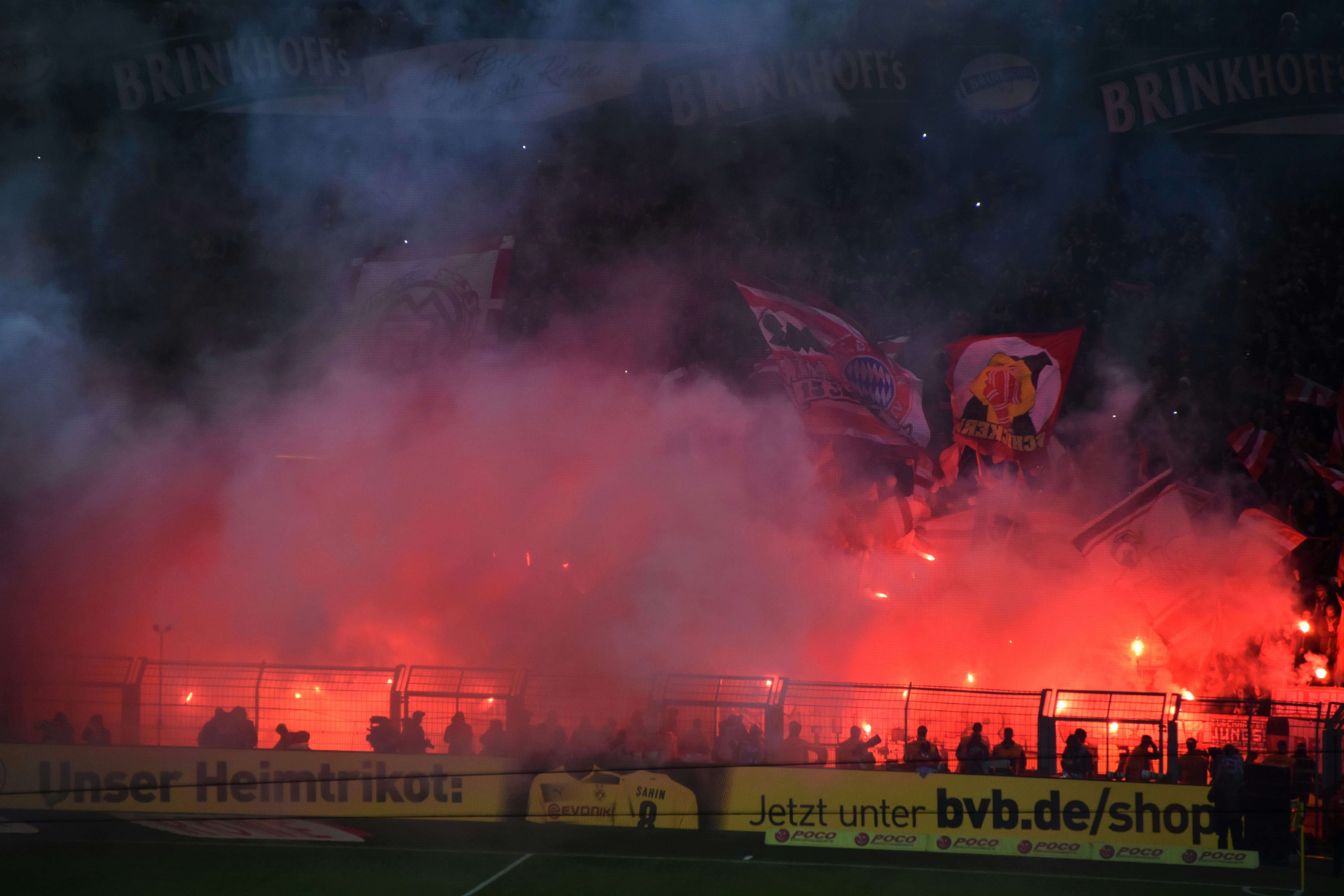 FC Bayern Munich Fans on Fire with Bengalos