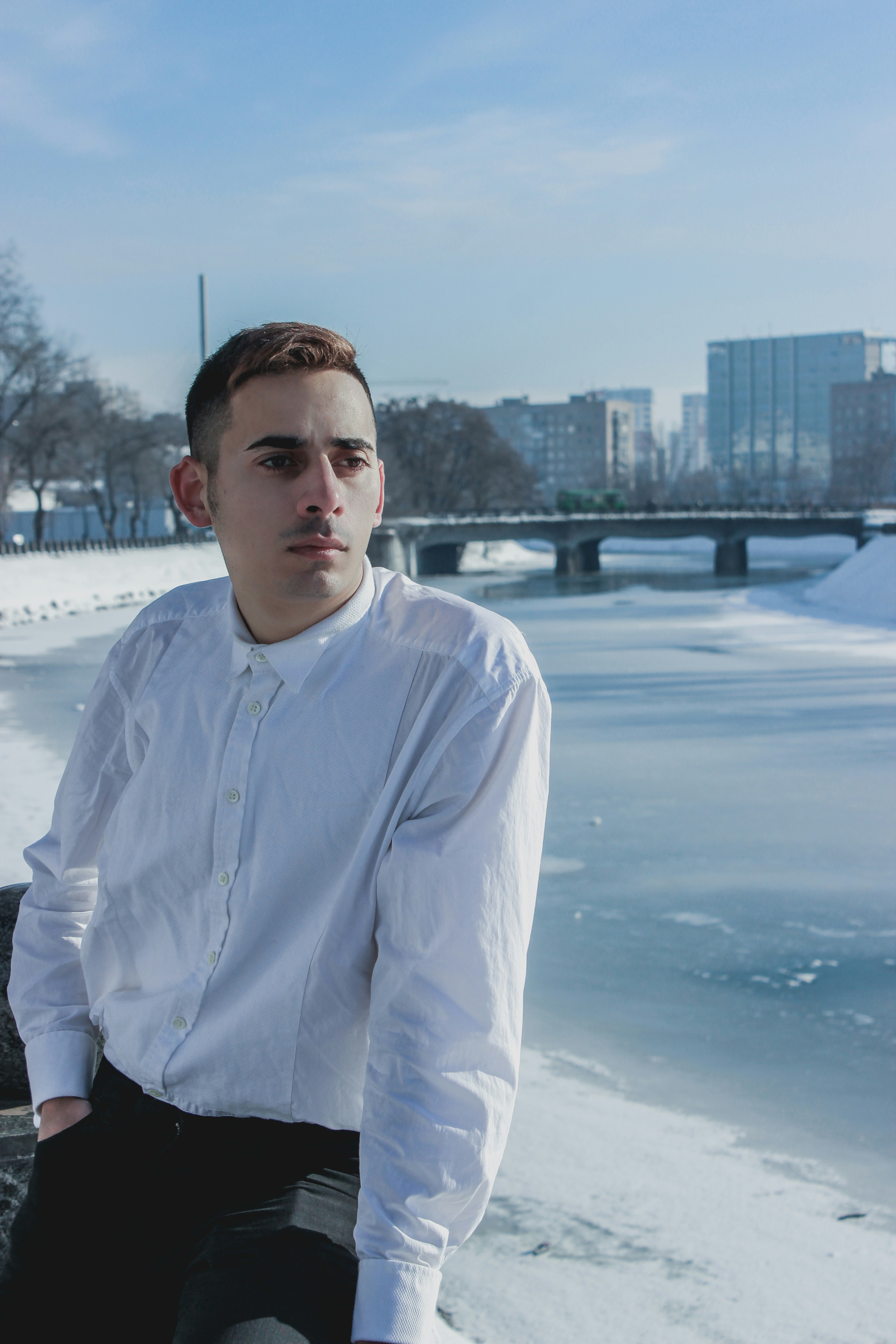 Man looking at this left side photo – Free Portrait Image on Unsplash